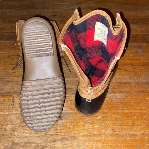 Duck Boots Madden Girl Flurry 7. Run small.bzip back lace front. Good condition. - Picture 4 of 4